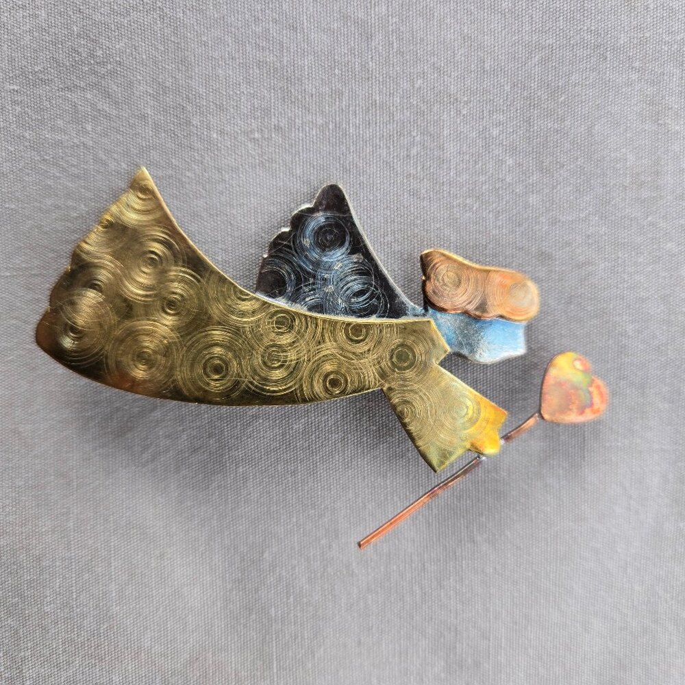 Sweet Angel Brooch carrying a Heart wand